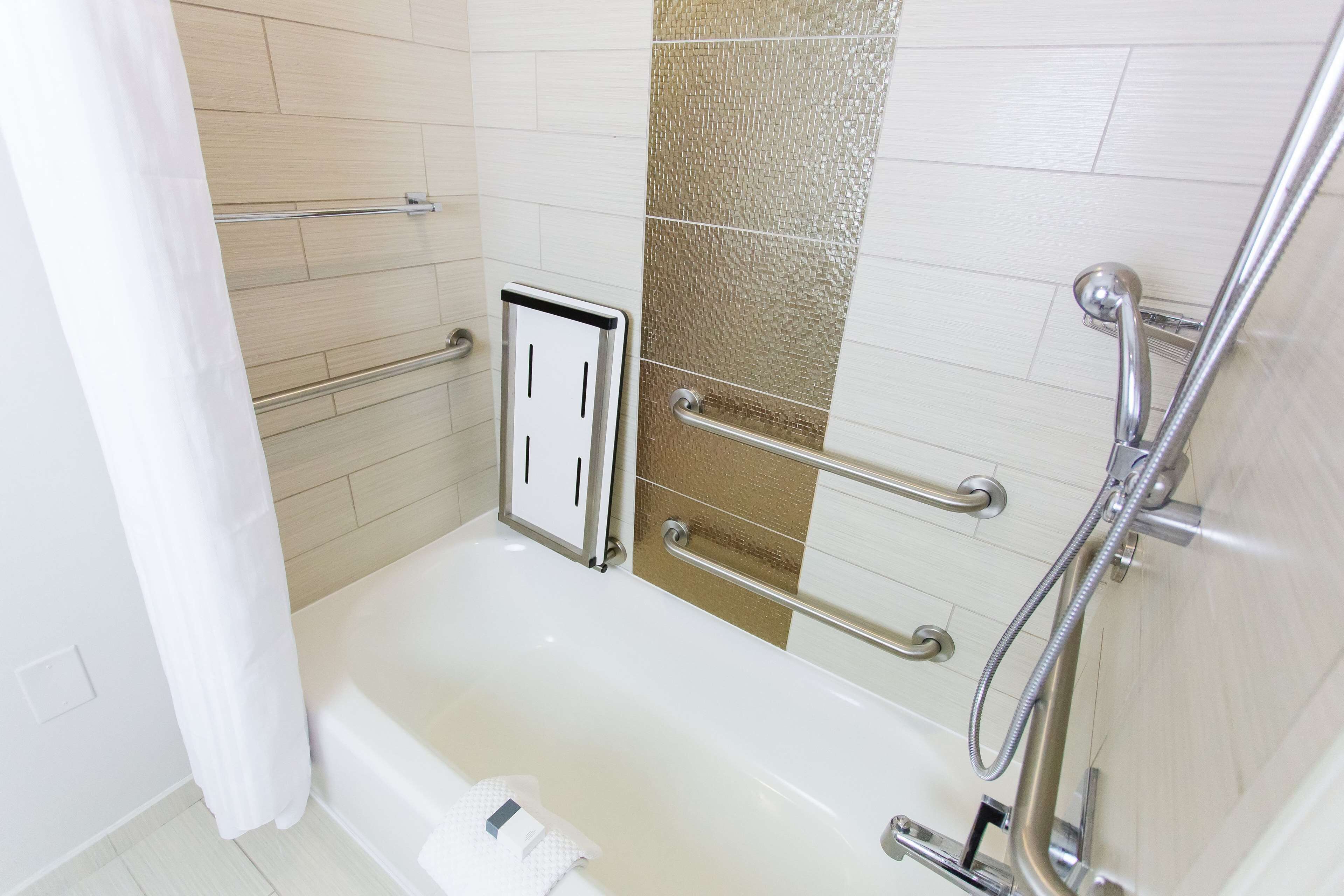 junior suite, 1 king bed, accessible, balcony (mobility, hearing, bathtub) | bathroom | free toiletries, hair dryer, towels