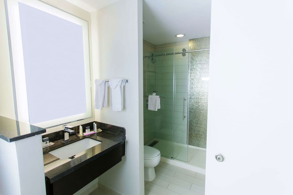 Salle de bain | Articles de toilette gratuits, sèche-cheveux, serviettes fournies