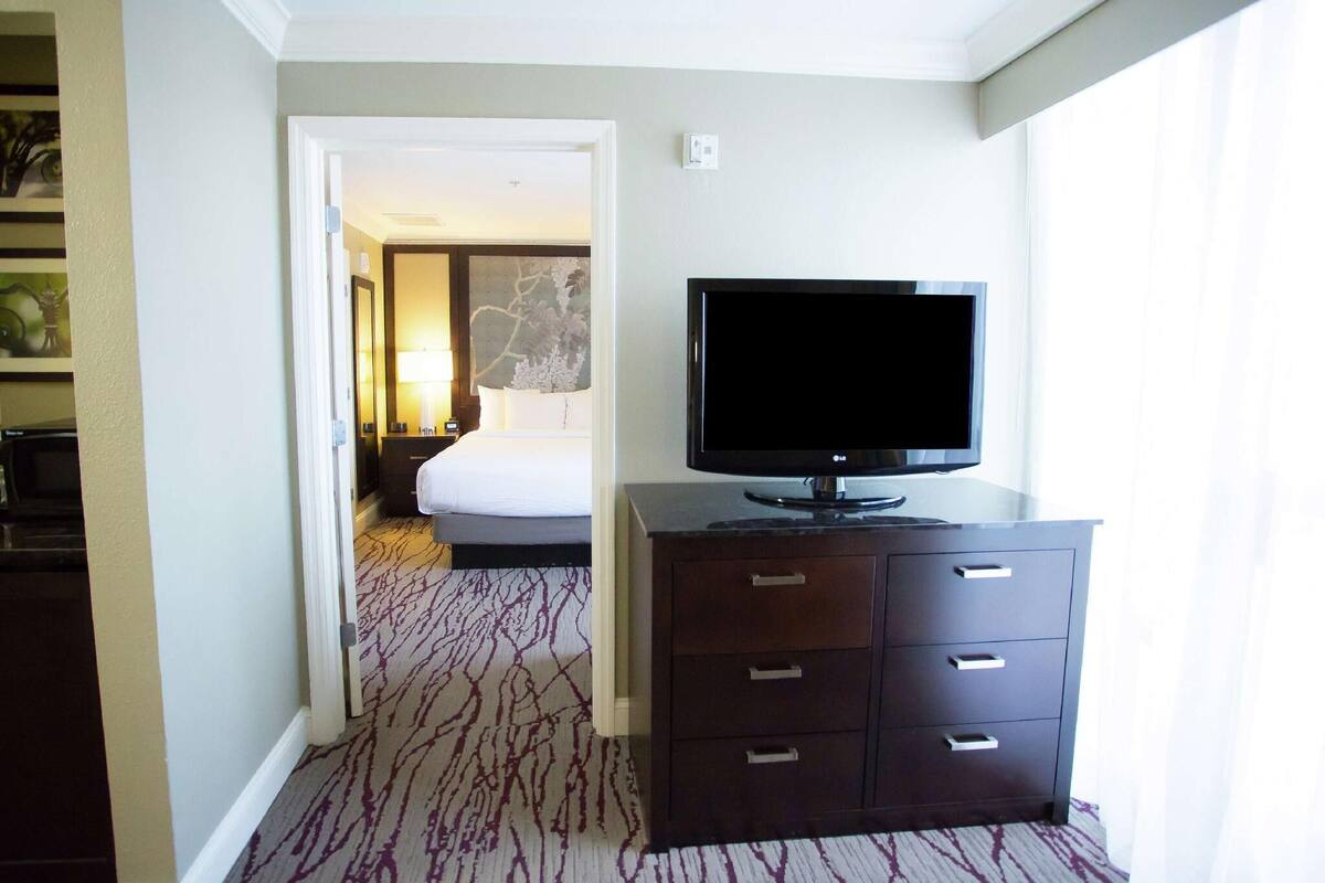 Pillowtop beds, in-room safe, desk, laptop workspace