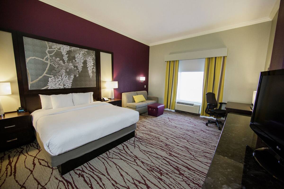 Pillowtop beds, in-room safe, desk, laptop workspace