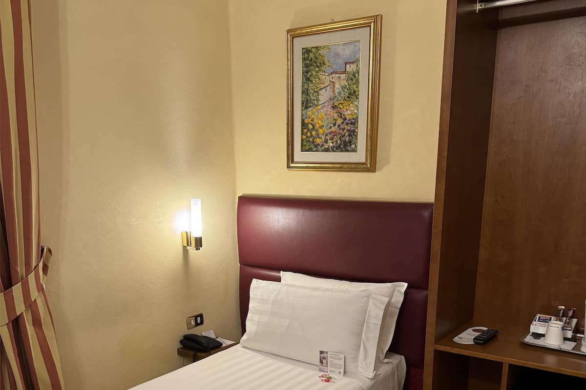 1 bedroom, hypo-allergenic bedding, minibar, individually decorated