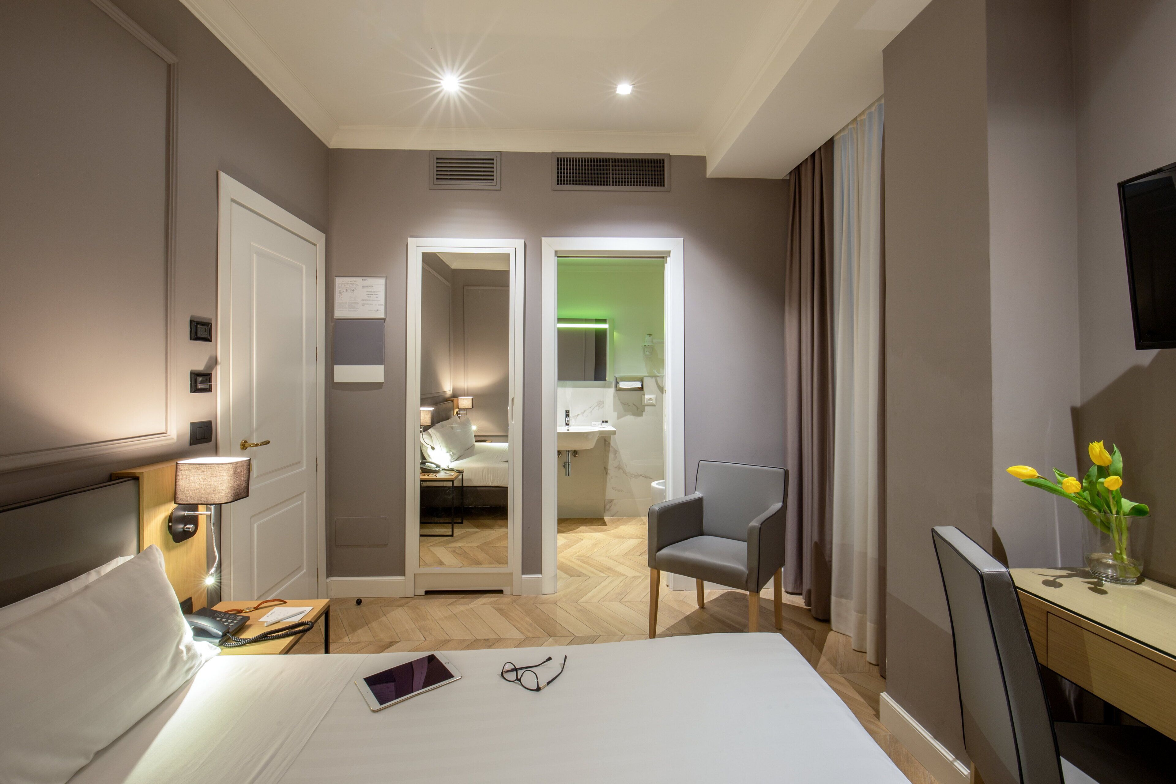 superior room, 1 queen bed | hypo-allergenic bedding, minibar, individually decorated