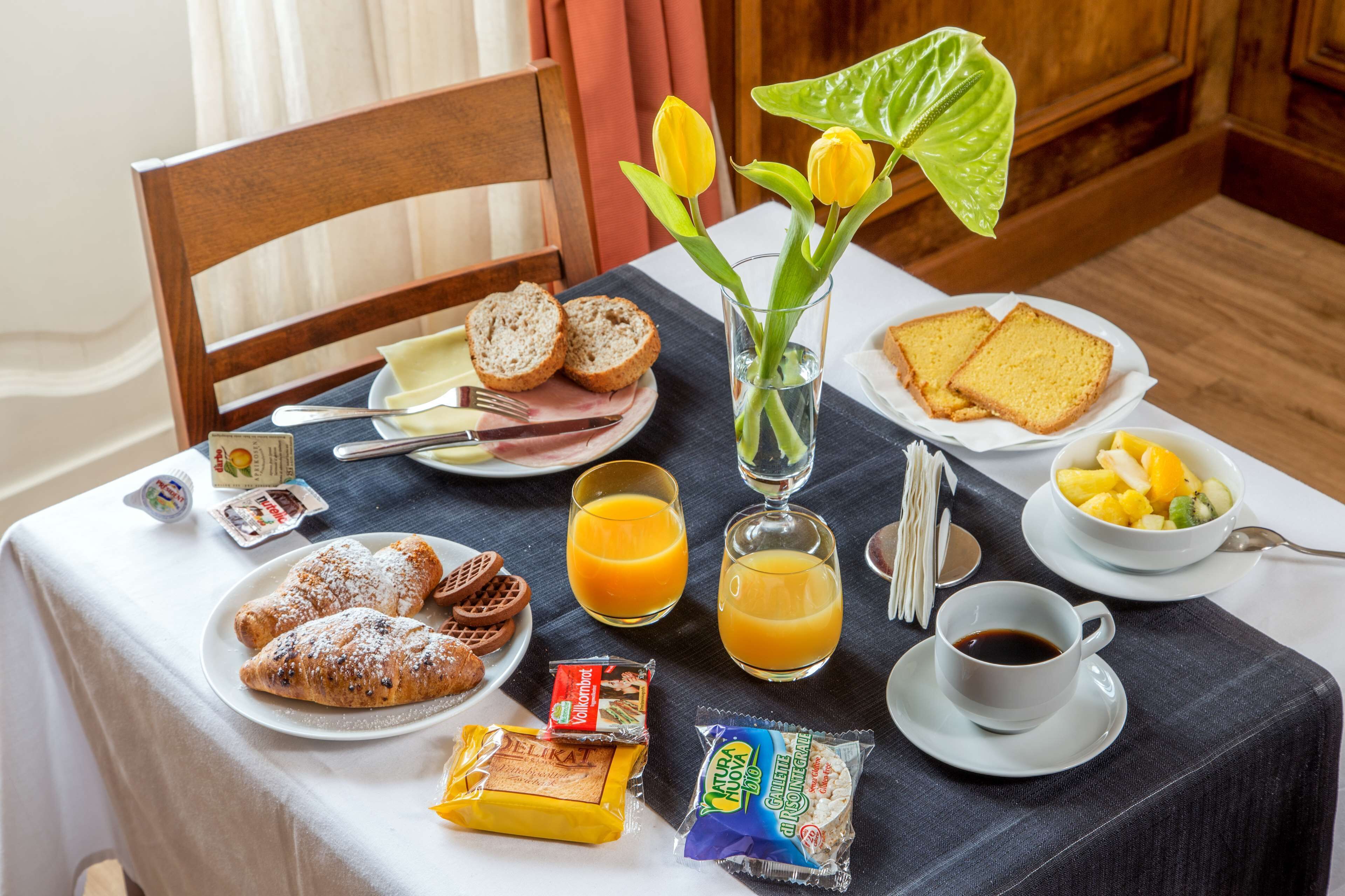 daily continental breakfast (eur 8 per person)