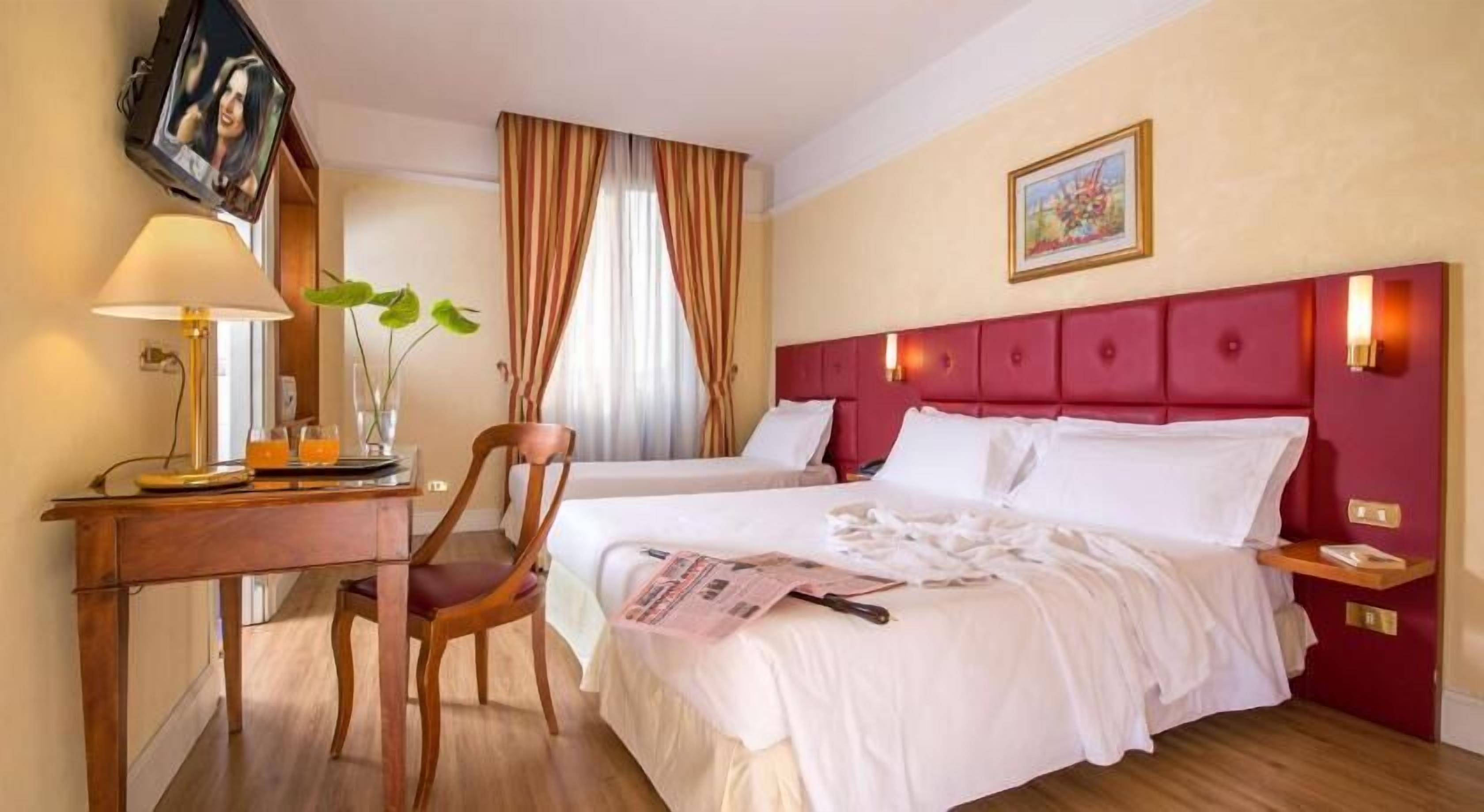 Hypo-allergenic bedding, minibar, individually decorated