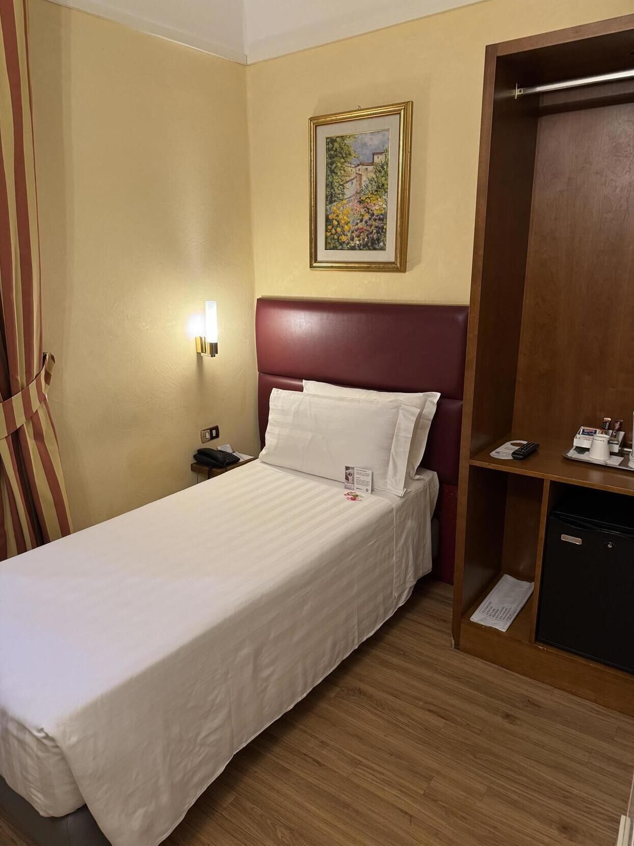 Hypo-allergenic bedding, minibar, individually decorated