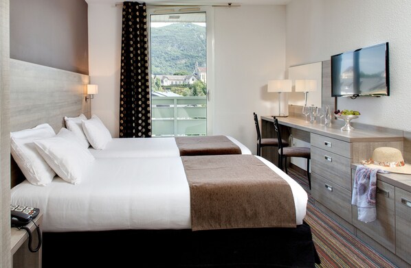 Twin Room | Premium bedding, in-room safe, desk, free WiFi
