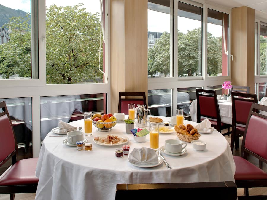 Café da manhã com buffet todos os dias (EUR 10 por pessoa)