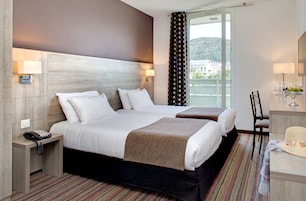 Twin Room | Premium bedding, in-room safe, desk, WiFi (free)