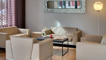Coin salon dans le hall