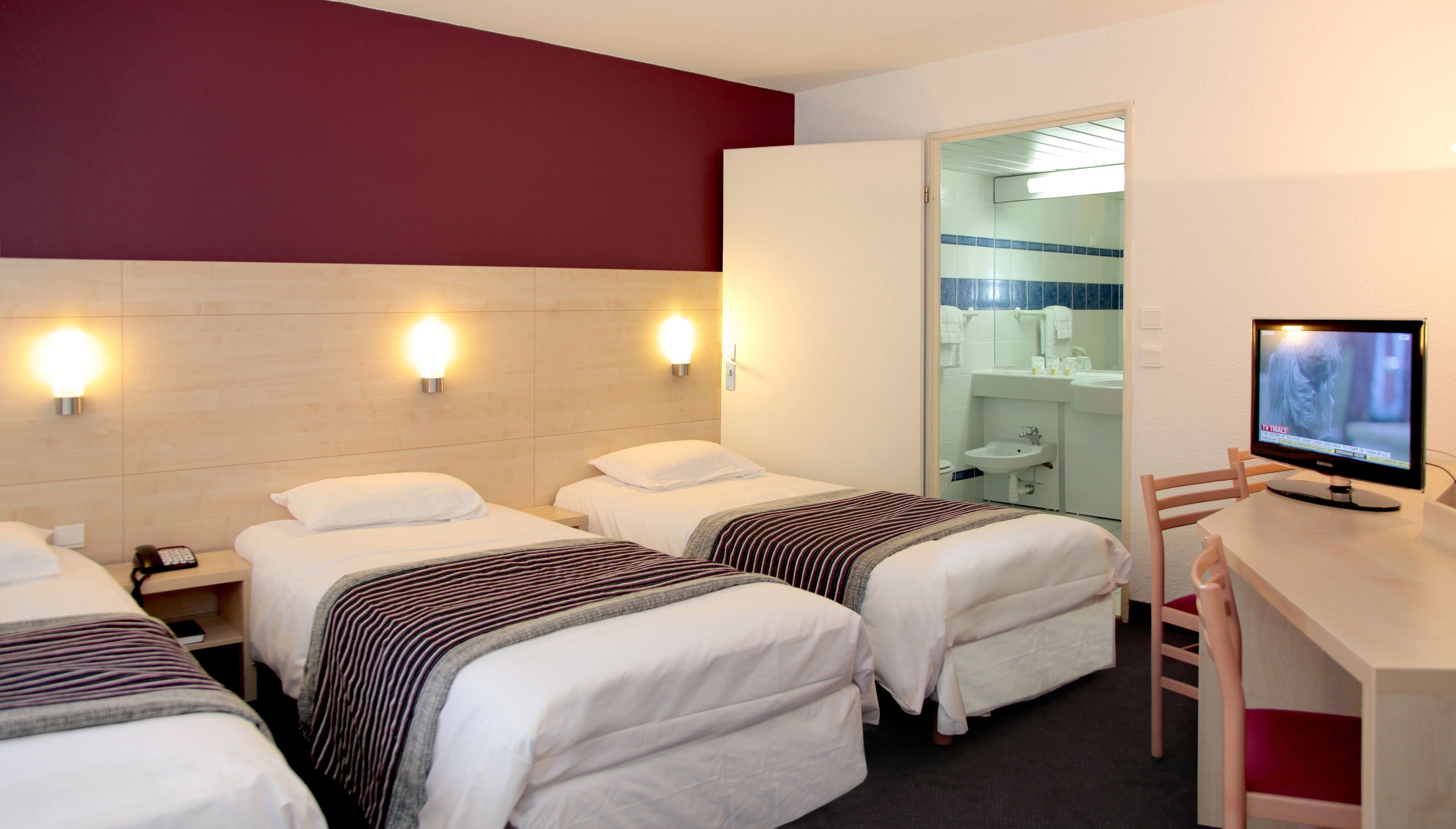 triple room, 3 single beds | in-room safe, desk, blackout curtains, soundproofing