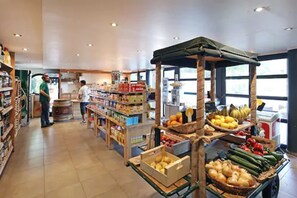 Snack bar