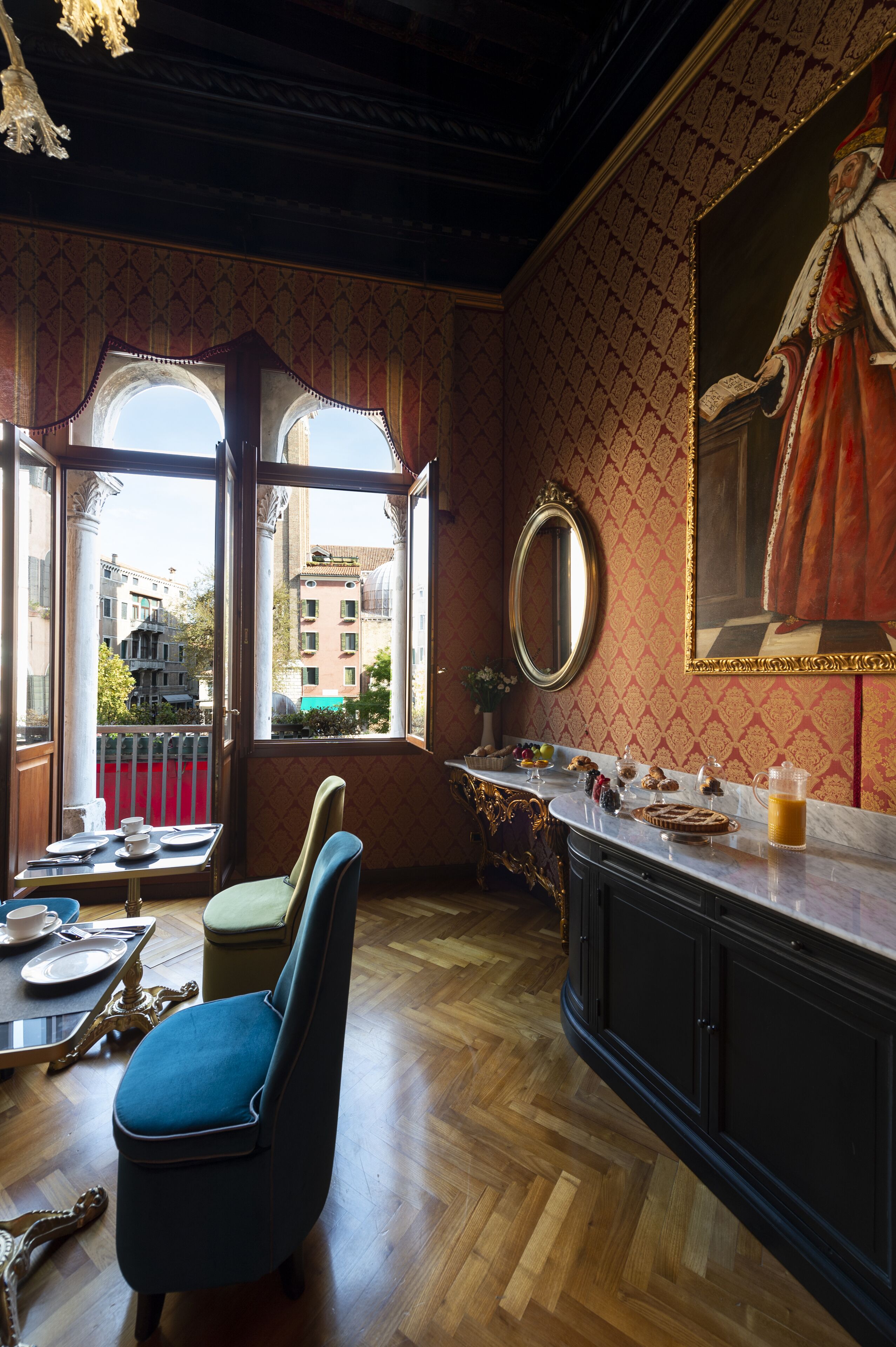 free daily continental breakfast