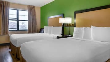 Escritorio, wifi gratis y ropa de cama
