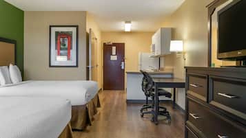 Studio, 2 Double Beds, Non Smoking | Desk, free WiFi, bed sheets