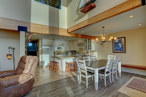 Condo, 3 Bedrooms, Kitchen, Bay View | Private kitchen | Mini-fridge, microwave, coffee/tea maker