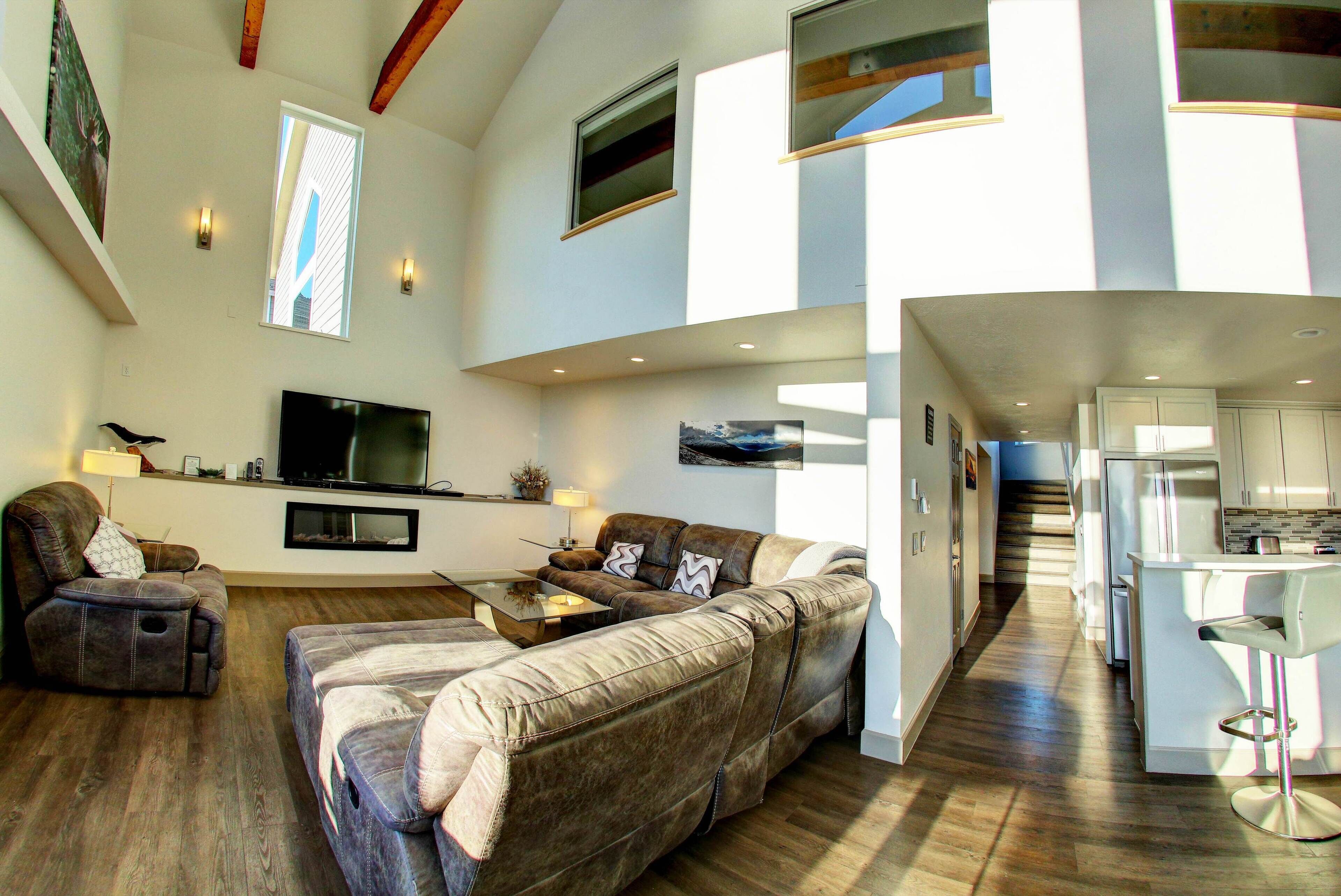 double room, multiple bedrooms, kitchen, bay view | living area | 30-inch flat-screen tv with satellite channels