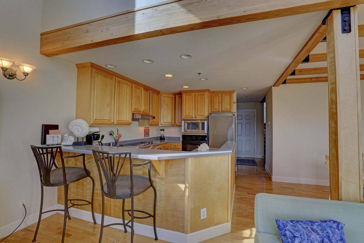 condo, kitchen, bay view | private kitchen | microwave, coffee/tea maker