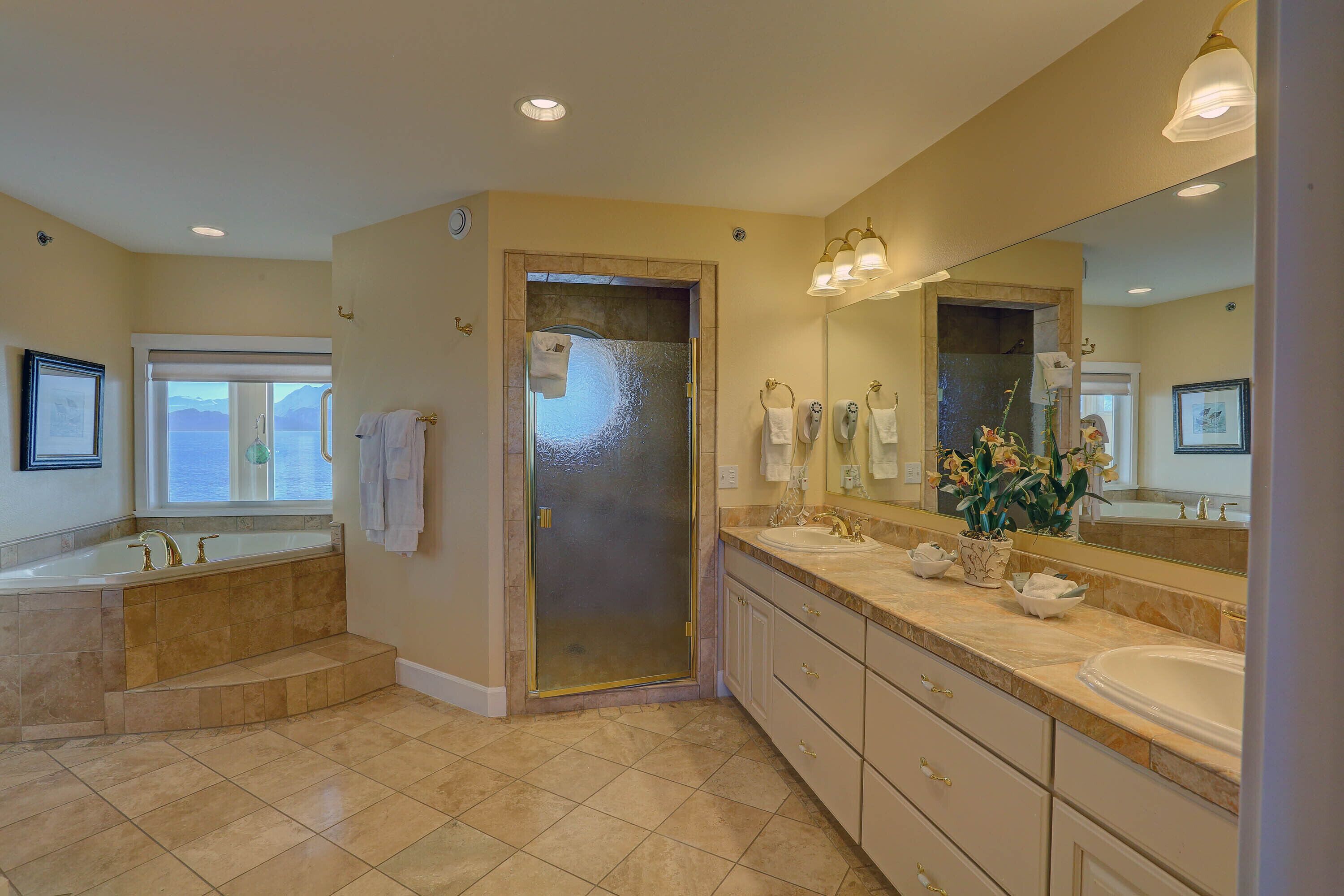 condo, 3 bedrooms, kitchen, bay view | bathroom | free toiletries, hair dryer, towels