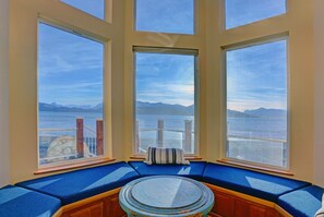 Appart'hôtel, 3 chambres, cuisine, vue baie | Coin séjour