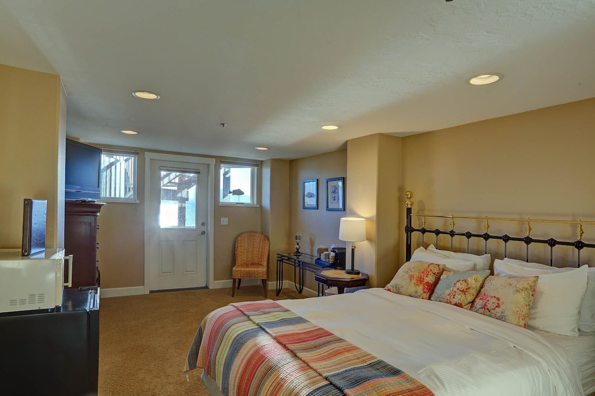 Studio, 1 grand lit, vue partielle sur la mer, rez-de-chaussée