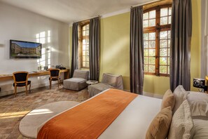 Deluxe Room | Premium bedding, minibar, in-room safe, individually decorated