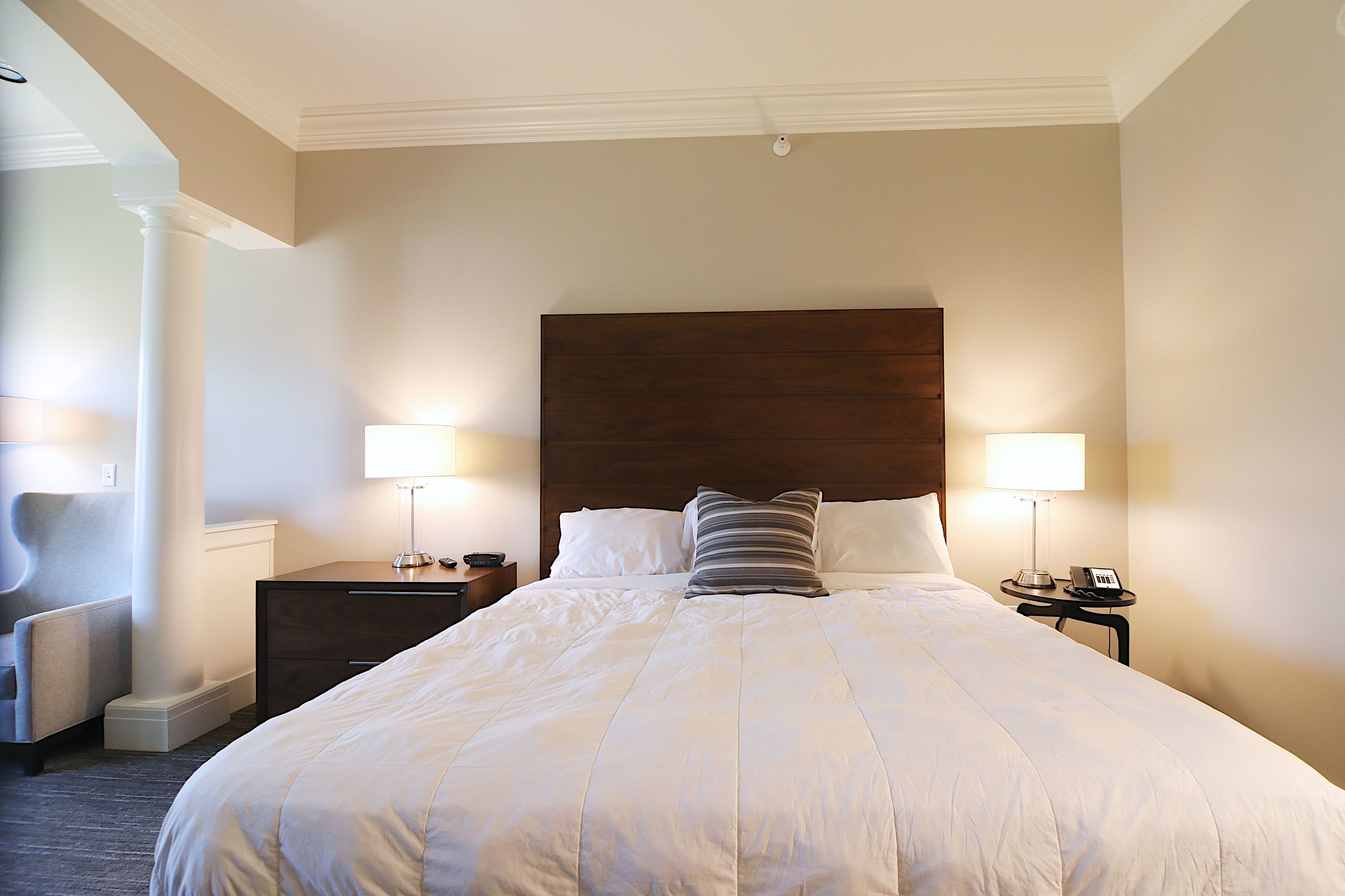 standard room, 1 king bed | desk, laptop workspace, iron/ironing board, free wifi