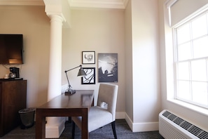 Standard Room, 1 King Bed | Living area | Flat-screen TV