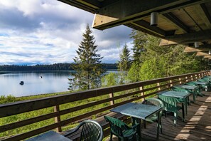 Terrace/patio - Glacier Bay Lodge (Gustavus)