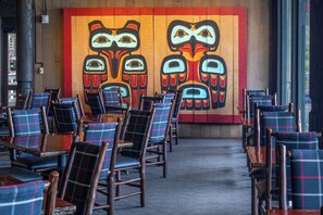 Restaurant - Glacier Bay Lodge (Gustavus)