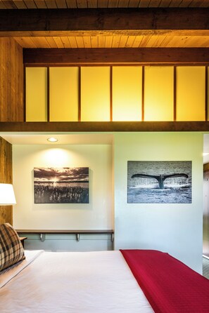 Desk, bed sheets - Glacier Bay Lodge (Gustavus)