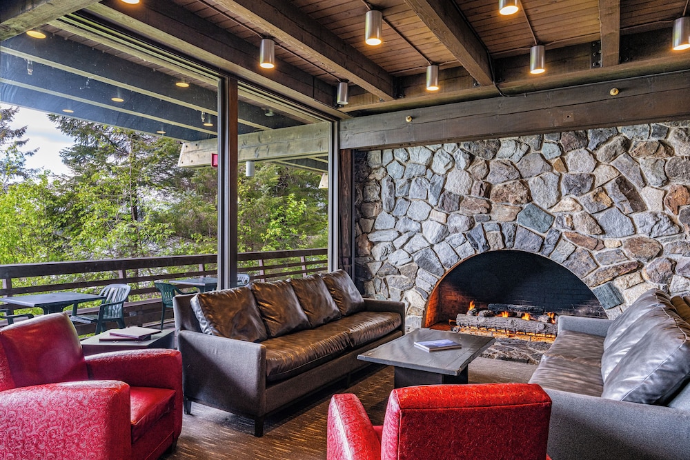 Glacier Bay Lodge & Tours by null