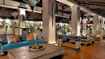 5 bars, bar en milieu de piscine, bar en bord de piscine