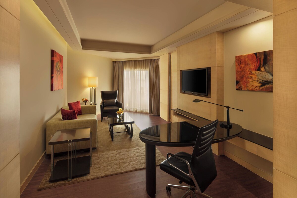 Executive Suite, 1 Double Bed, Ocean View (Ocean View) | Beach | Beach nearby