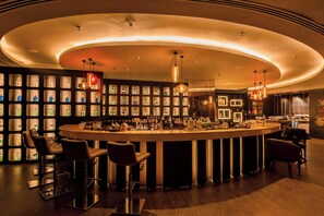 4 restaurants, breakfast, lunch served; local and international cuisine