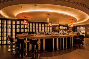 4 restaurantes, café da manhã, local e internacional