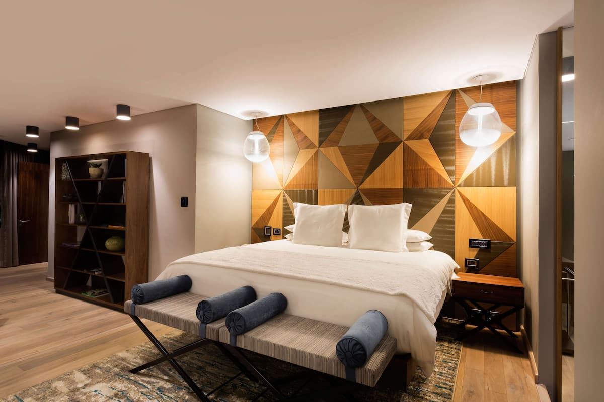 Suite presidencial, 1 cama de matrimonio grande | 1 dormitorio, ropa de cama hipoalergénica, minibar y caja fuerte