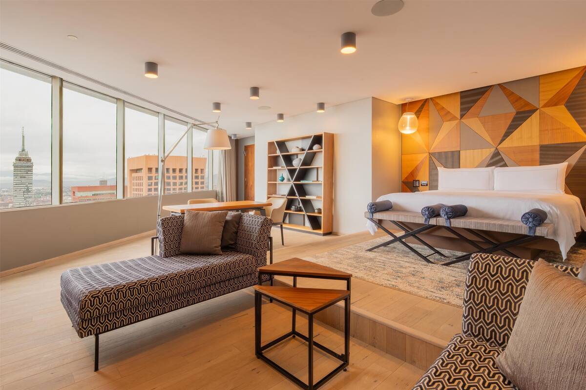 presidential suite, 1 king bed | living area | flat-screen tv, mp3 dock