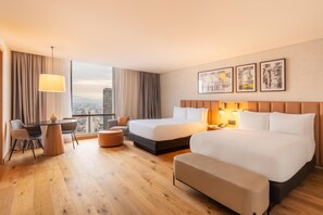Executive Room, 2 Double Beds | 1 Schlafzimmer, Allergikerbettwaren, Minibar, Zimmersafe