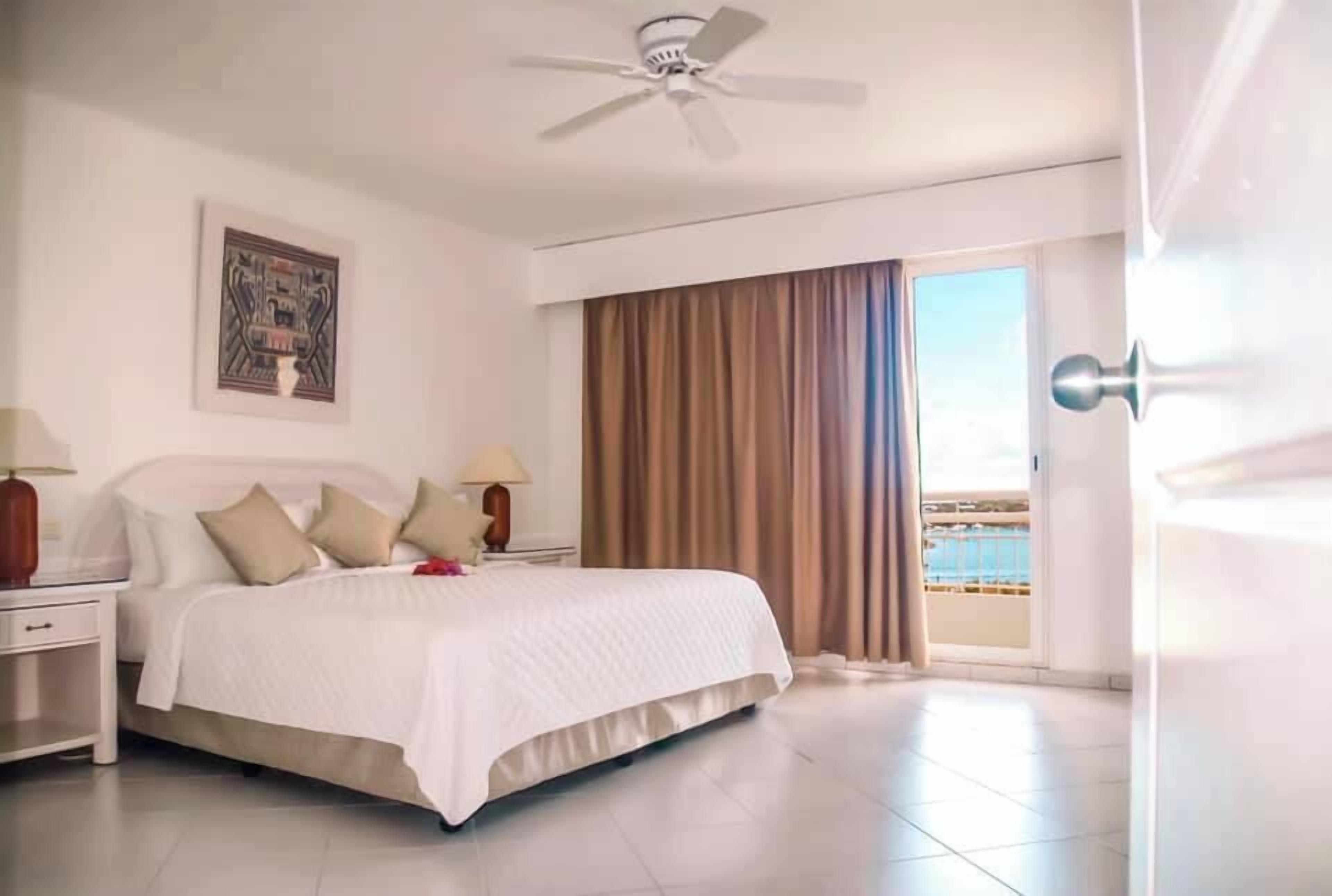 Deluxe Suite, 2 Bedrooms, Ocean View | Room amenity