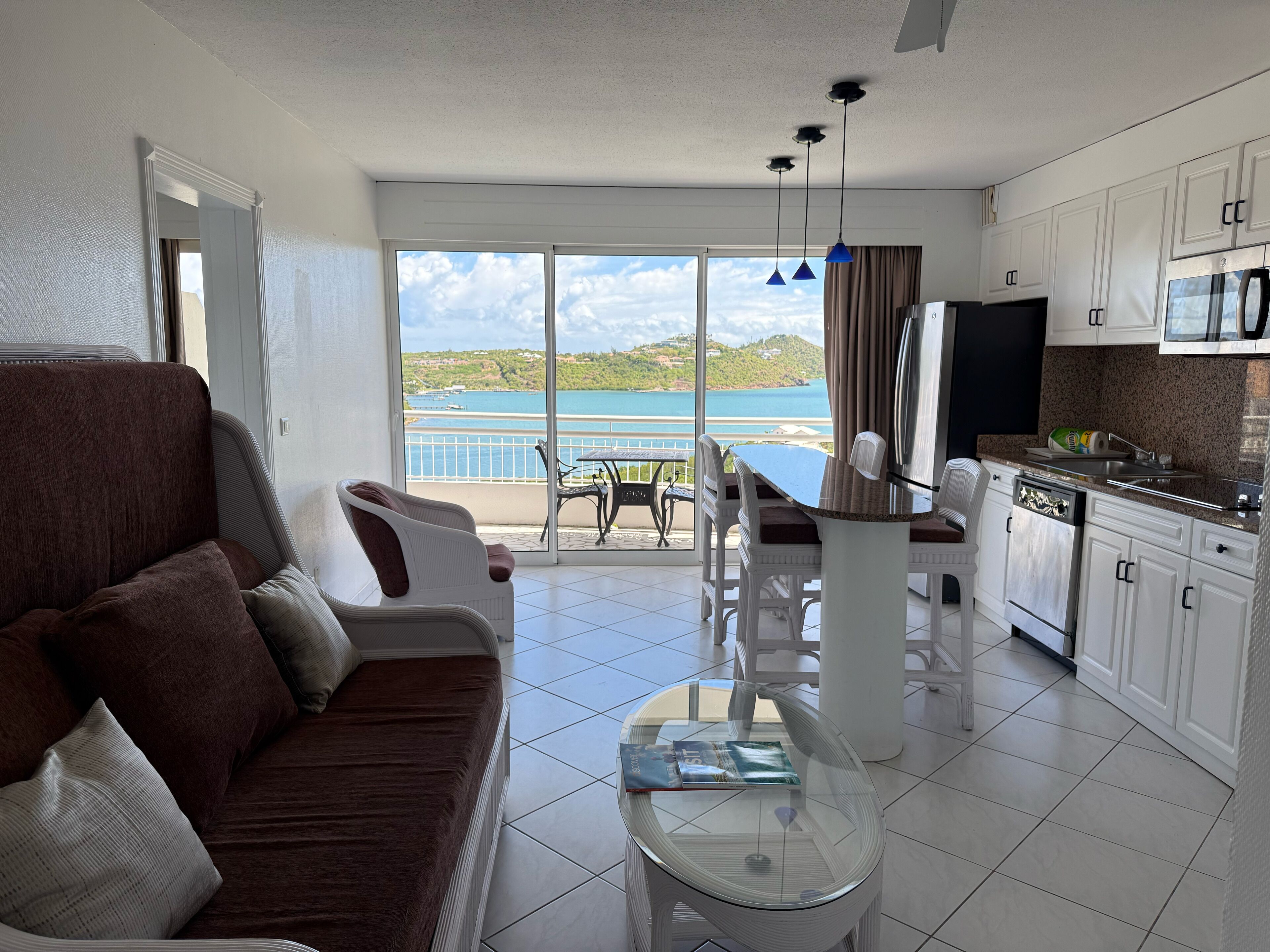 高级套房, 1 间卧室, 环礁湖景观 | 起居区 | 100-厘米电视（配备有线频道）