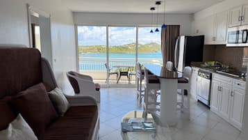 Superior Suite, 1 Bedroom, Lagoon View | Living area