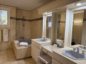 Deluxe Villa, 2 Bedrooms, Ocean View | Bathroom | Combined shower/bathtub, deep-soaking bathtub, free toiletries - Sapphire Beach Club Resort (Lowlands)