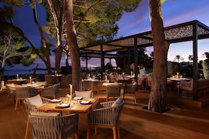 3 restaurants, breakfast, lunch, dinner served; Mediterranean cuisine