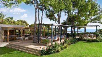 3 restaurants, breakfast, lunch, dinner served; Mediterranean cuisine