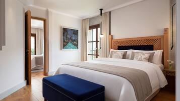 Chambre, 2 chambres, vue mer | 1 chambre, literie hypoallergénique, couette en duvet d'oie, minibar