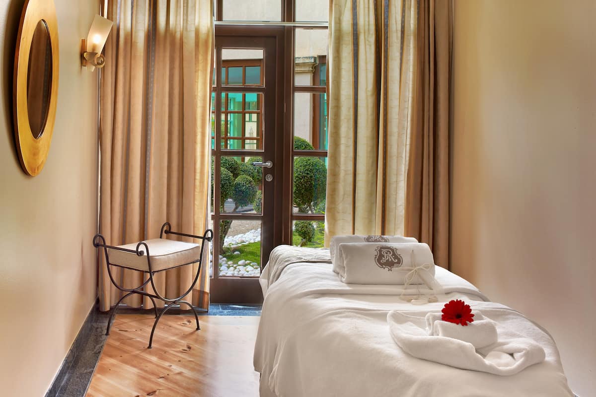 couples treatment room(s), sauna, hot tub, steam room