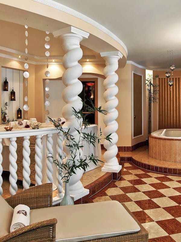 Couples treatment rooms, sauna, hot tub, steam room, Turkish bath