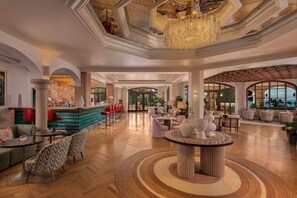 Cocktail bar, ocean views, open daily - The St. Regis Mardavall Mallorca Resort (Calvia)