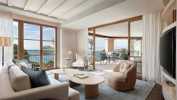 Royal-Suite, 1 Schlafzimmer, Nichtraucher | Wohnzimmer | 40-Zoll-Flachbildfernseher mit Satellitenempfang, Fernseher, DVD-Player