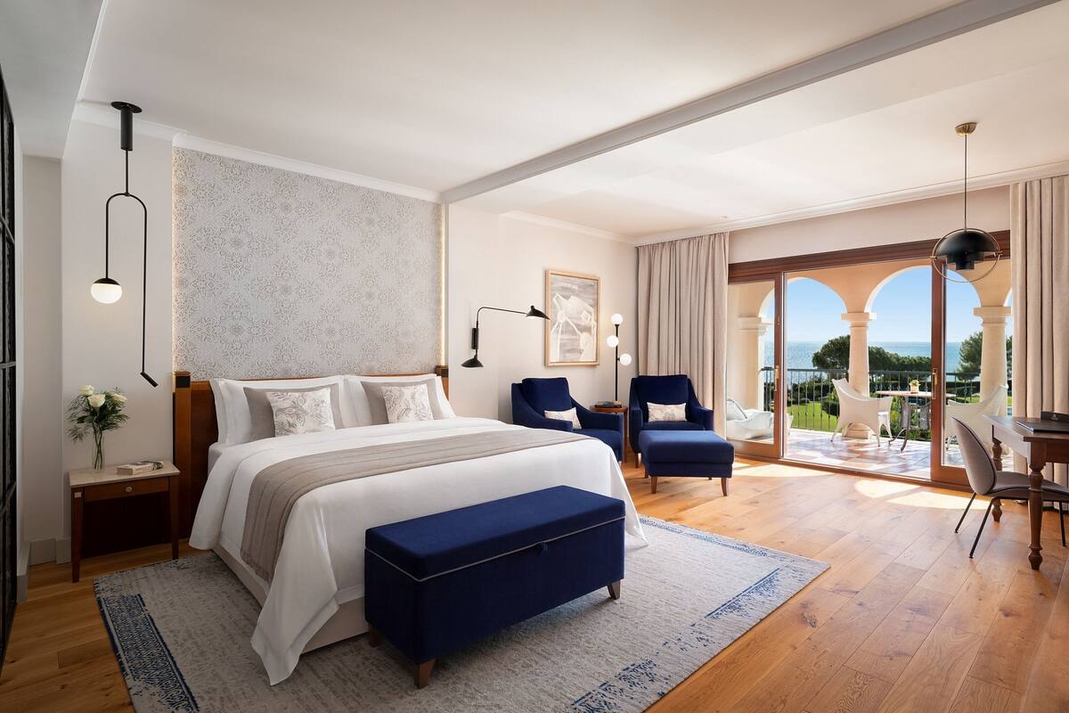 Junior Suite Main Building, 1 King Bed, Seafront | Hypo-allergenic bedding available, down comforters, minibar